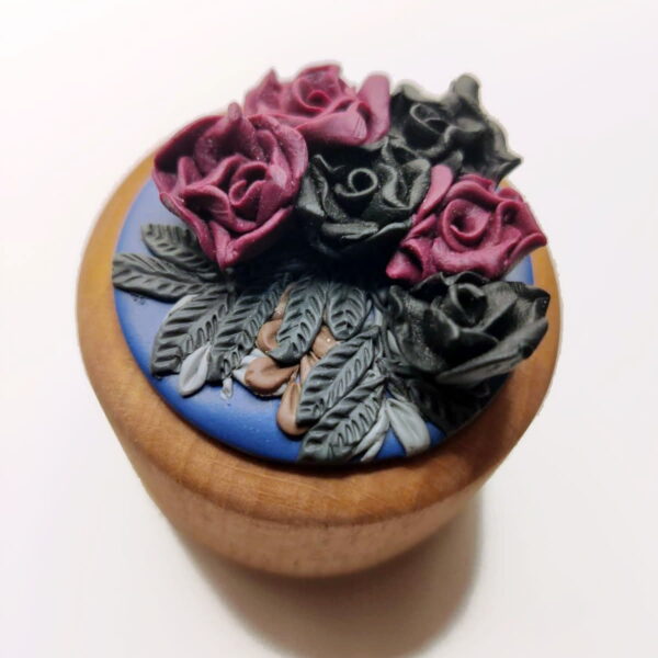 Cajita de Madera con Rosas - Elegancia artesanal para joyas especiales - Imagen 6