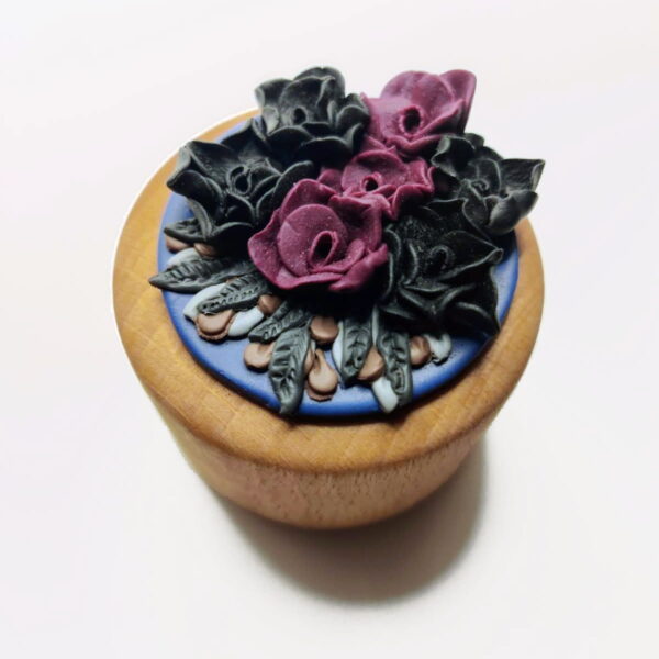 Cajita de Madera con Rosas - Elegancia artesanal para joyas especiales - Imagen 4
