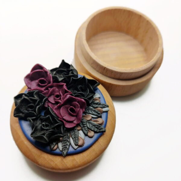Cajita de Madera con Rosas - Elegancia artesanal para joyas especiales - Imagen 3
