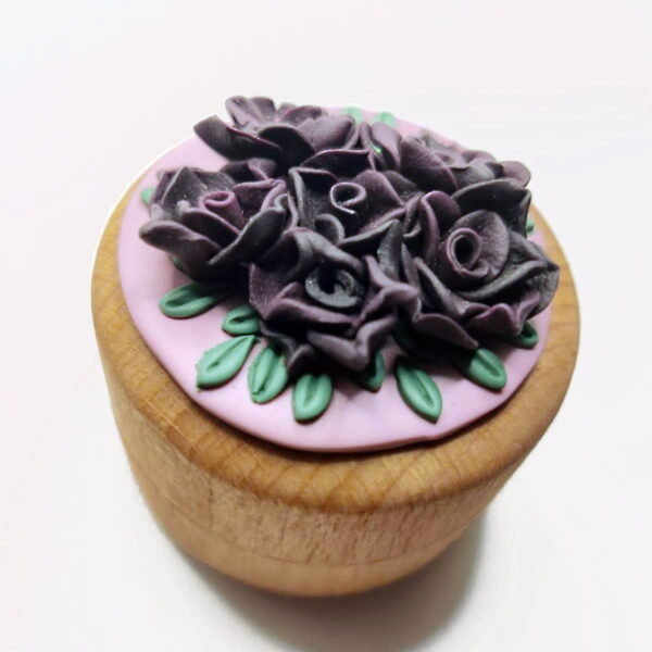 Cajita de Madera con Rosas - Elegancia artesanal para joyas especiales