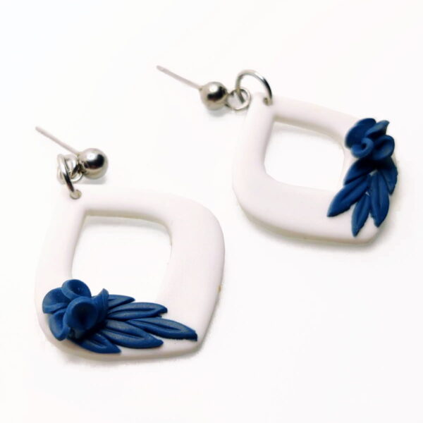 Pendientes Flores Azules - Delicadeza artesanal con un toque único