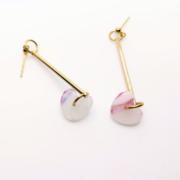 Pendientes Inefable - Elegancia única con corazón colgante - Imagen 2