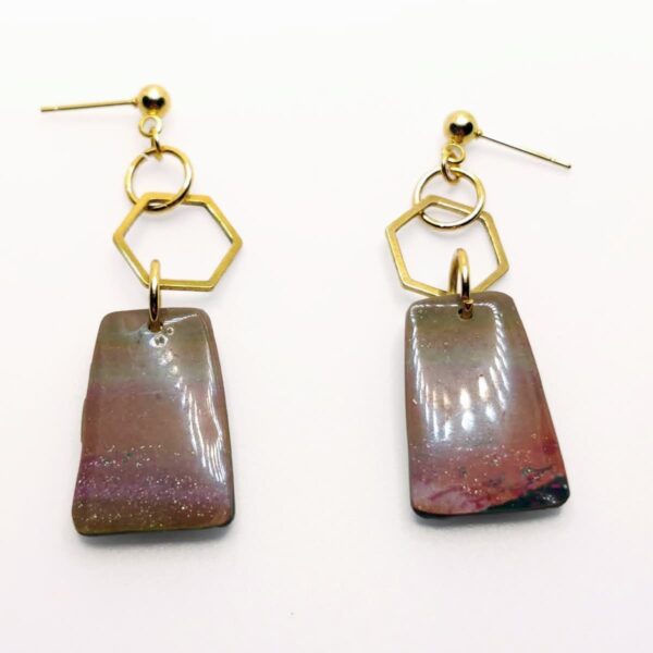 Pendientes Primavera Trapecio - Diseño geométrico con resina y latón - Imagen 2