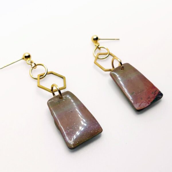 Pendientes Primavera Trapecio - Diseño geométrico con resina y latón
