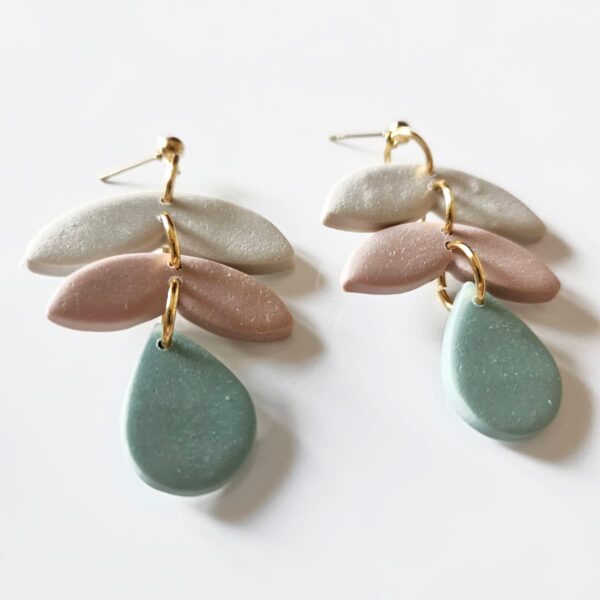 Pendientes Penélope – Joyería artesanal con diseño elegante y orgánico - Imagen 2