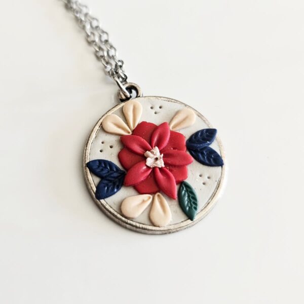 Joya artesanal con flores de colores en arcilla polimérica – collar único