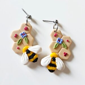 Pendientes panal con abeja – Joyería artesanal con fuerza y simbolismo