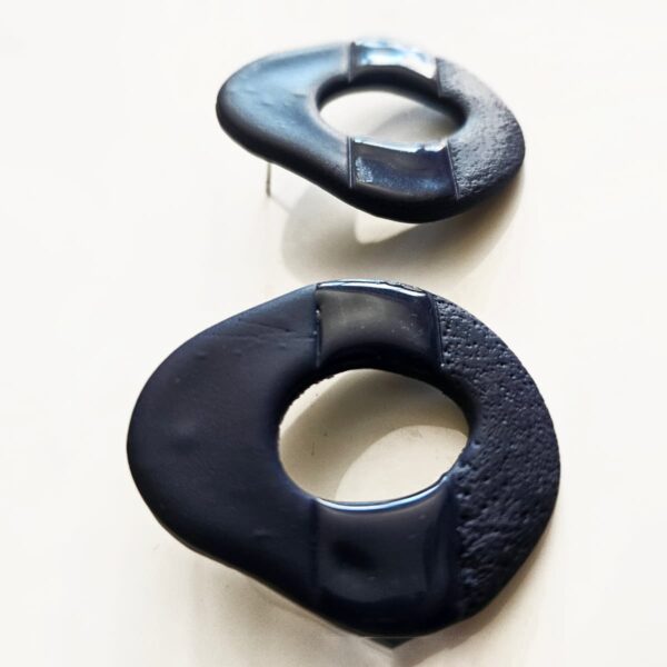Pendientes artesanales con triple textura - Imagen 2
