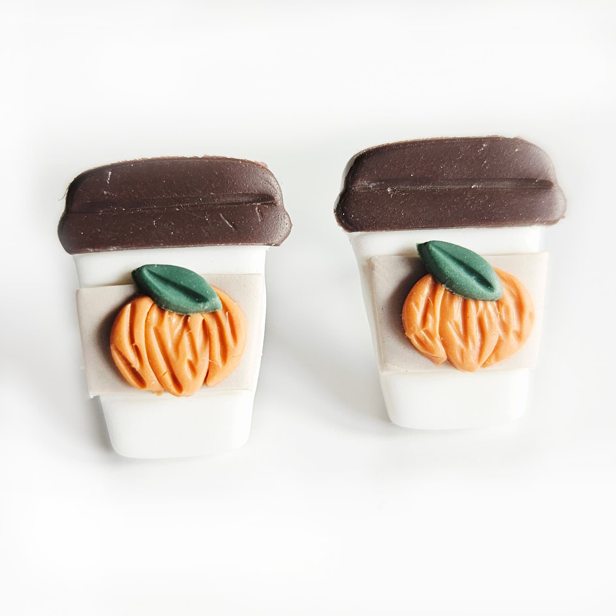 Pendientes de botón elegantes y ligeros – Joyería artesanal única